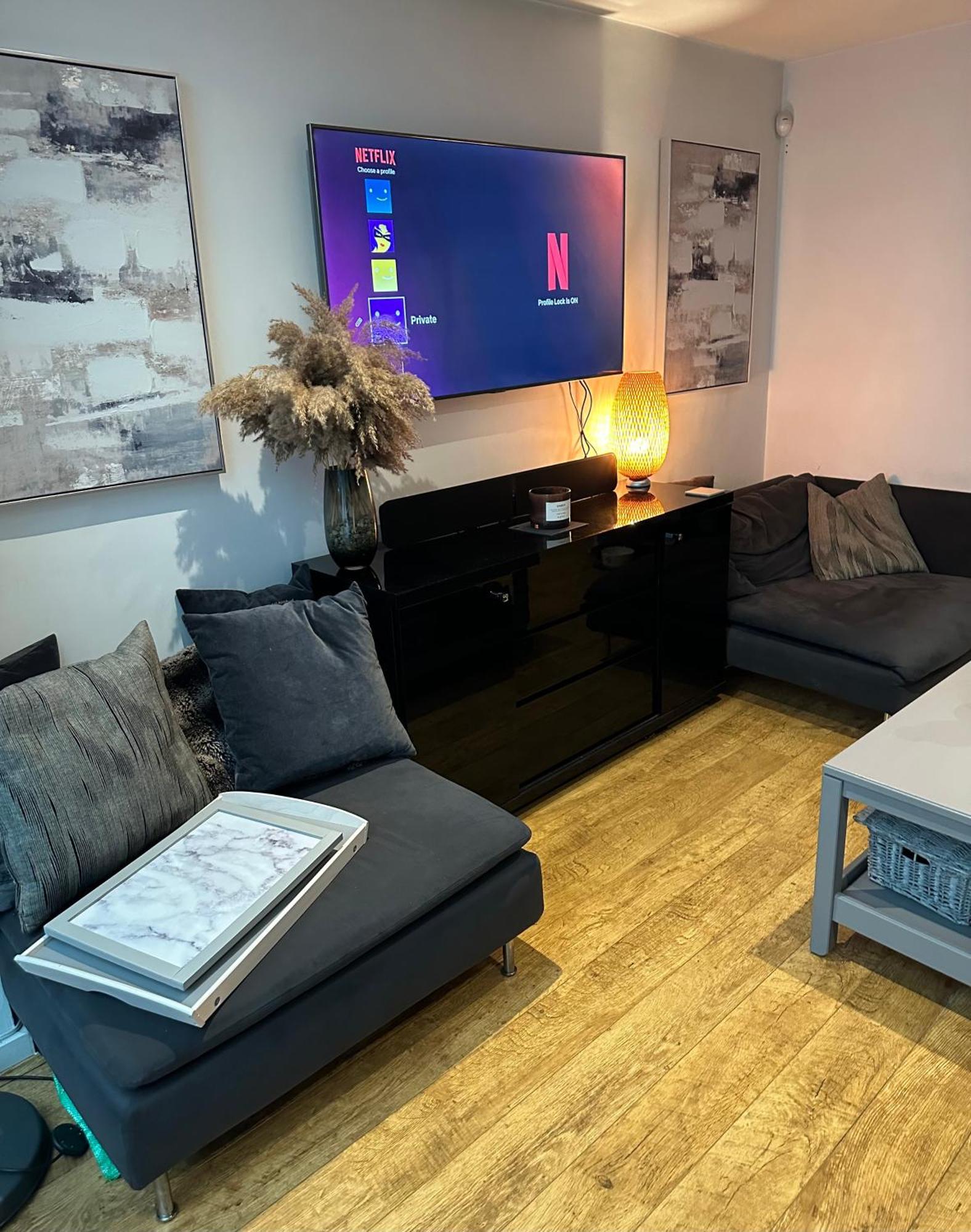1 Bedroom Spacious And Private Apartment *