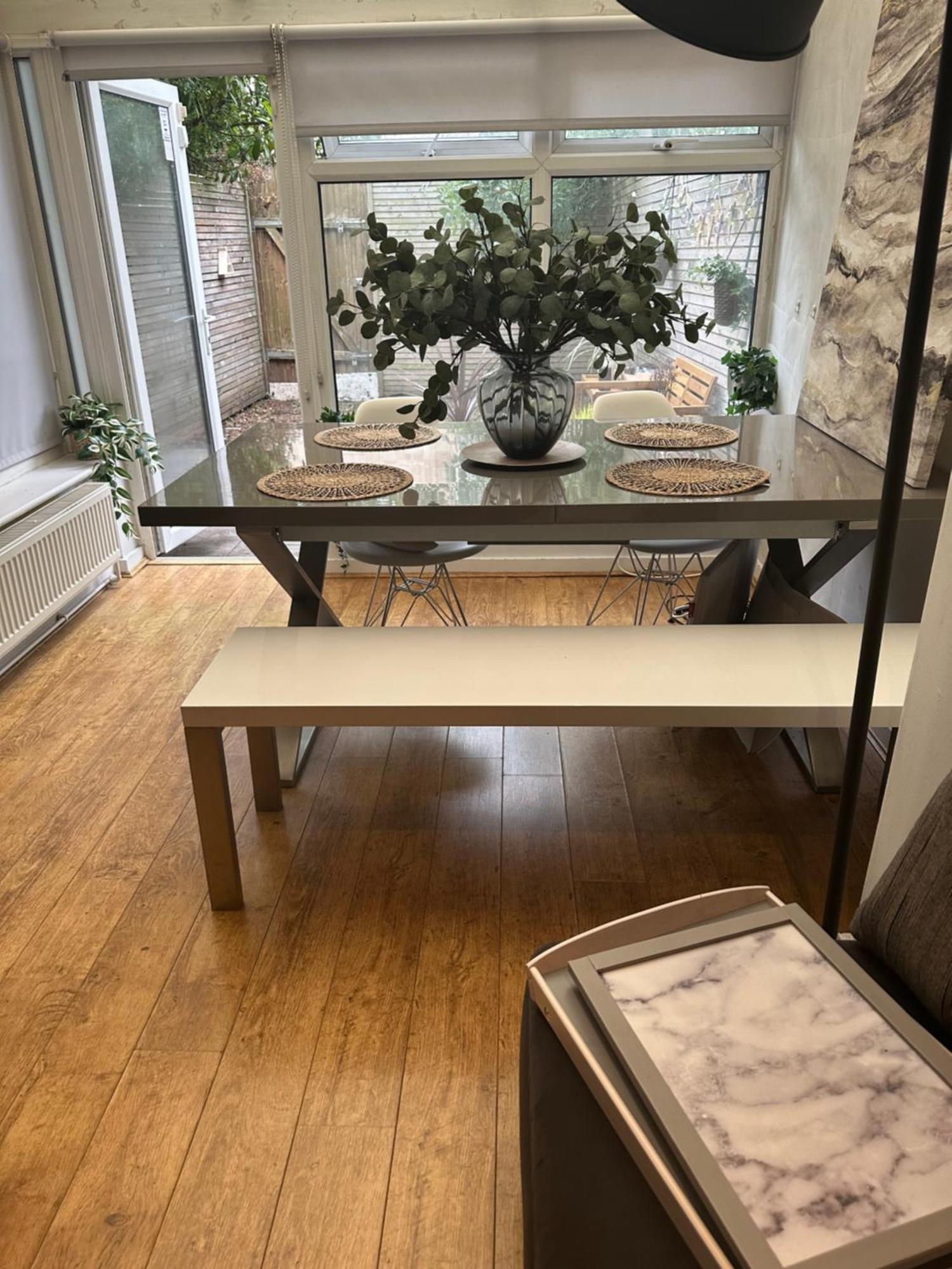 1 Bedroom Spacious And Private Apartment *