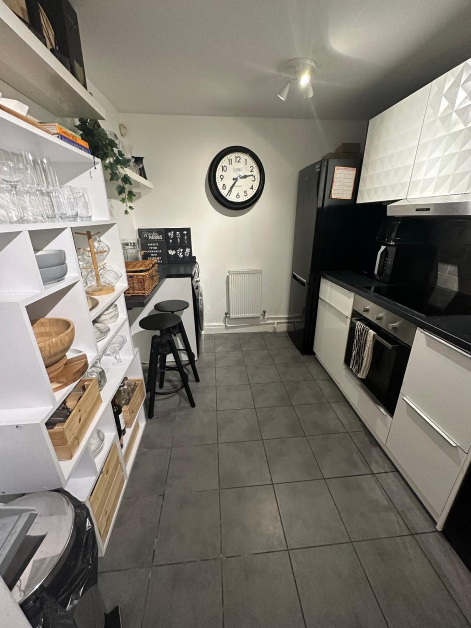 1 Bedroom Spacious And Private * London