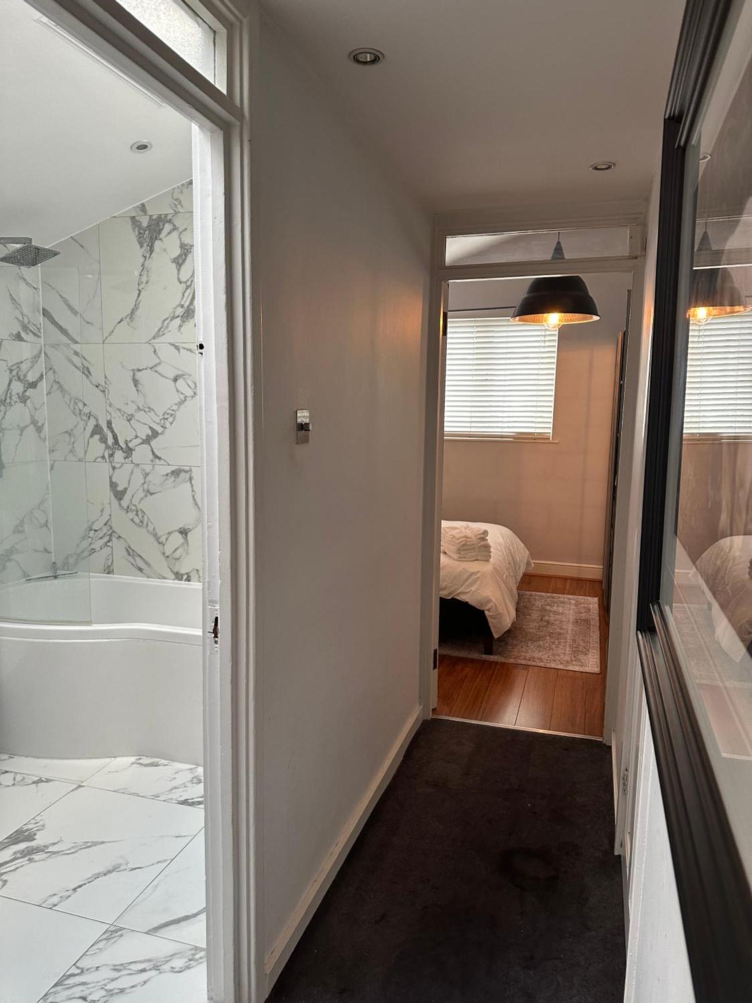 Apartment 1 Bedroom Spacious And Private *